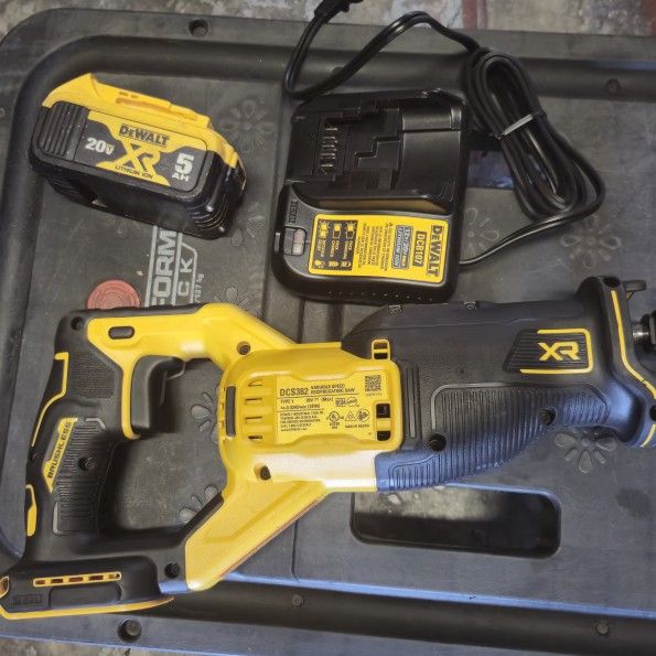 Dewalt 20V MAX Reciprocating Saw with
5ah battery and Charger #6990