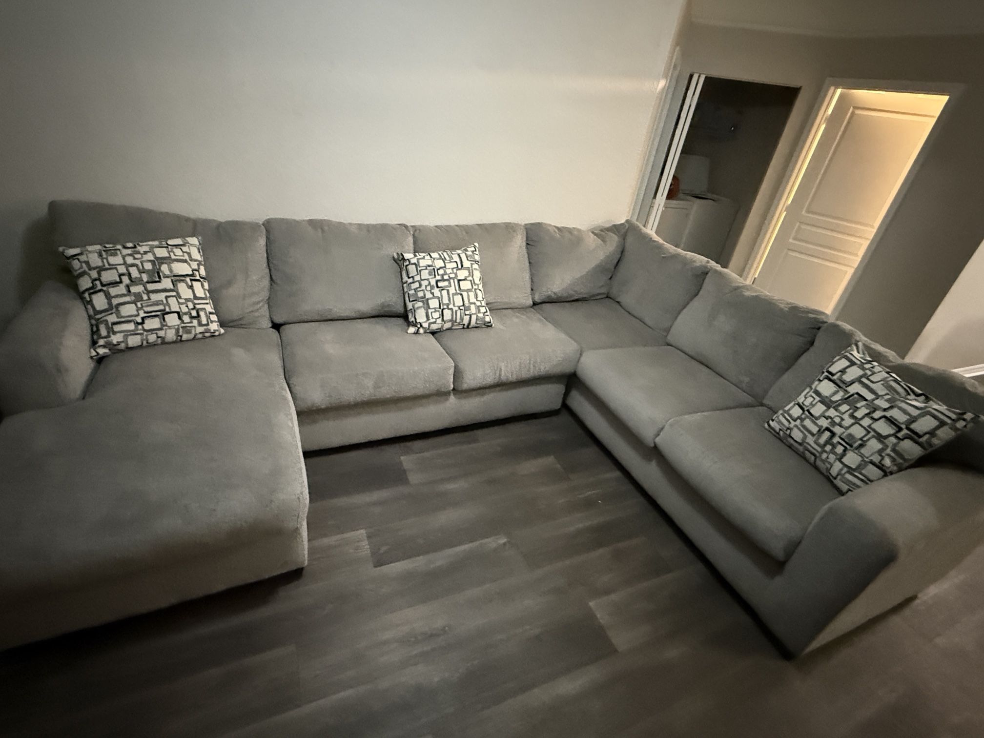 New 2 Piece Sofa