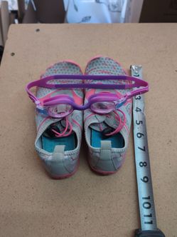Girls water shoes aqua socks 4-6 and goggles