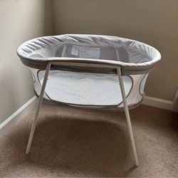 Like new travel basinet