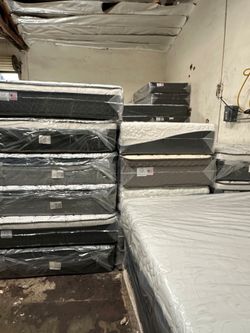 Full Size Mattress Pillow top 12"   new mattress in a plastic sealed