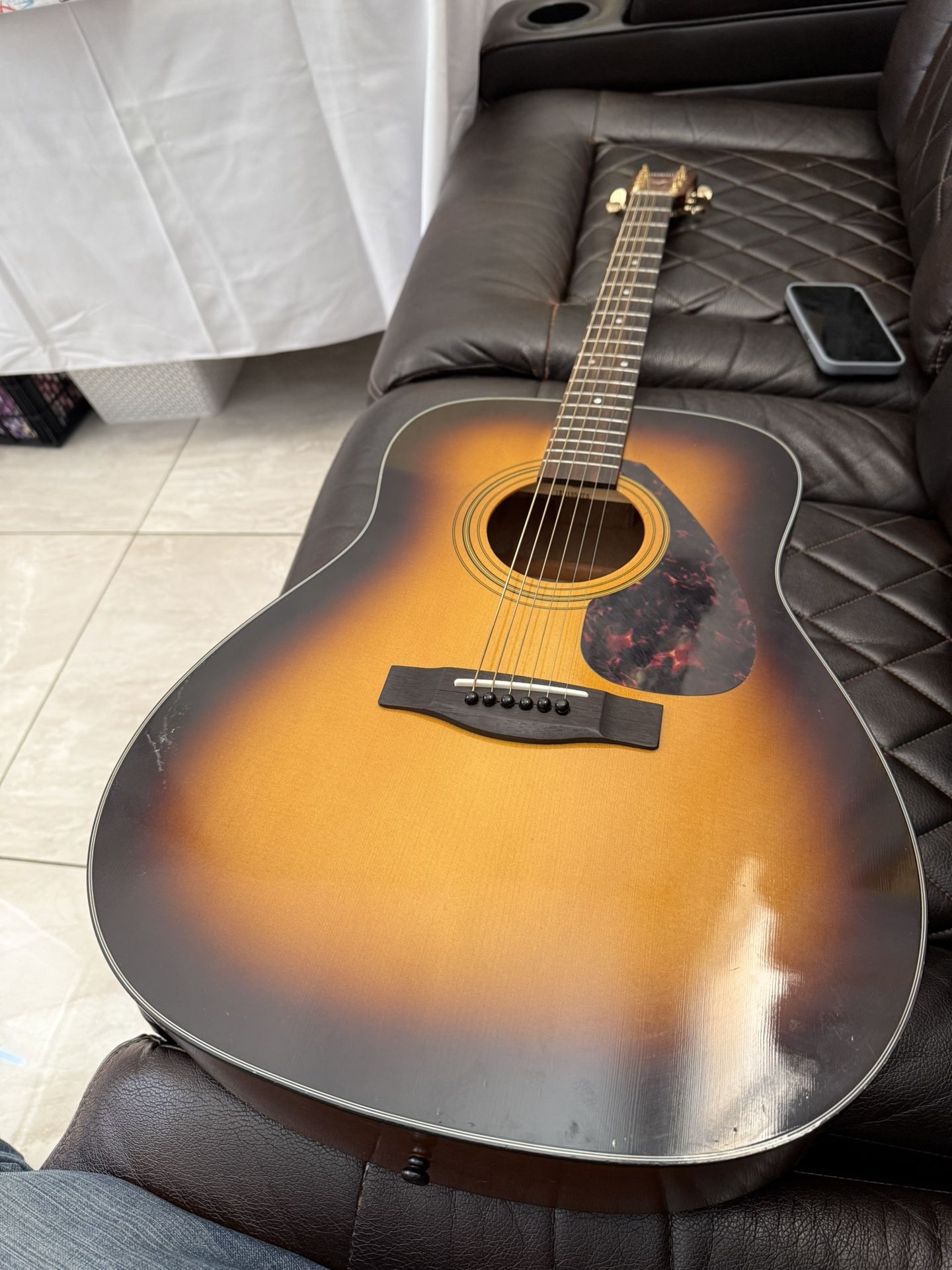 F335 Yamaha 6 string Guitar
