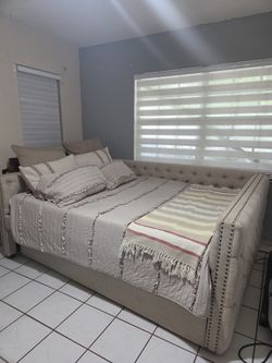 Queen Day bed with Trundle