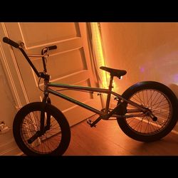 BMX Bike – Like New – Custom Oil Slick Frame