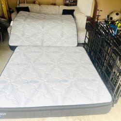 Sealy 10.5" EuroTop KING Size Mattresses 9 MONTHS slightly Used