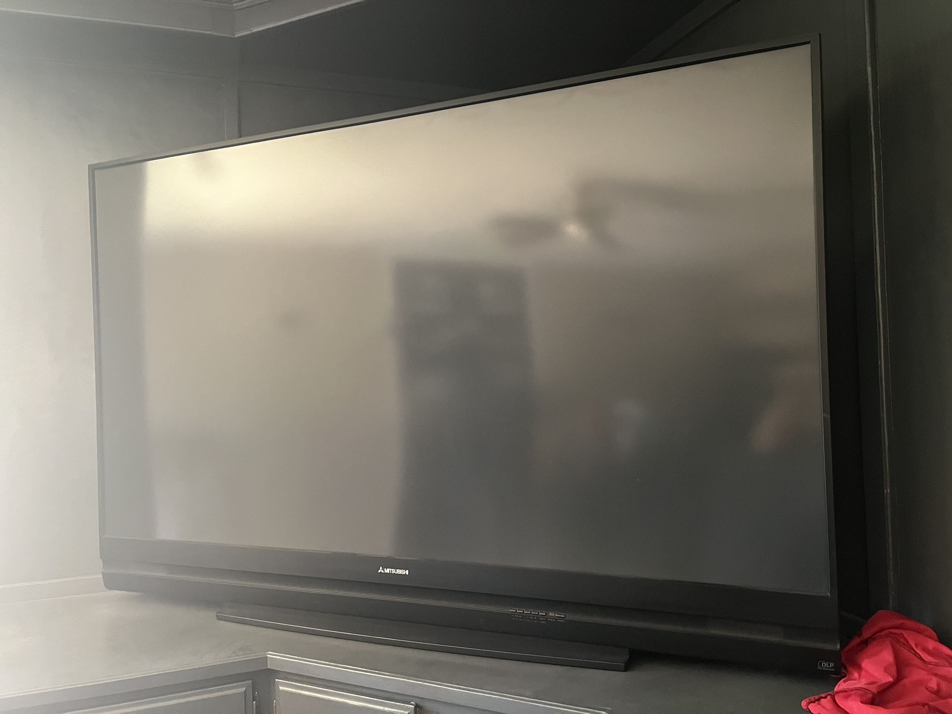 73” Mitsubishi Tv 