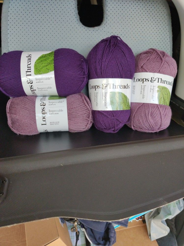 Loops & Threads Impeccable Yarn Lot 4 Skeins New