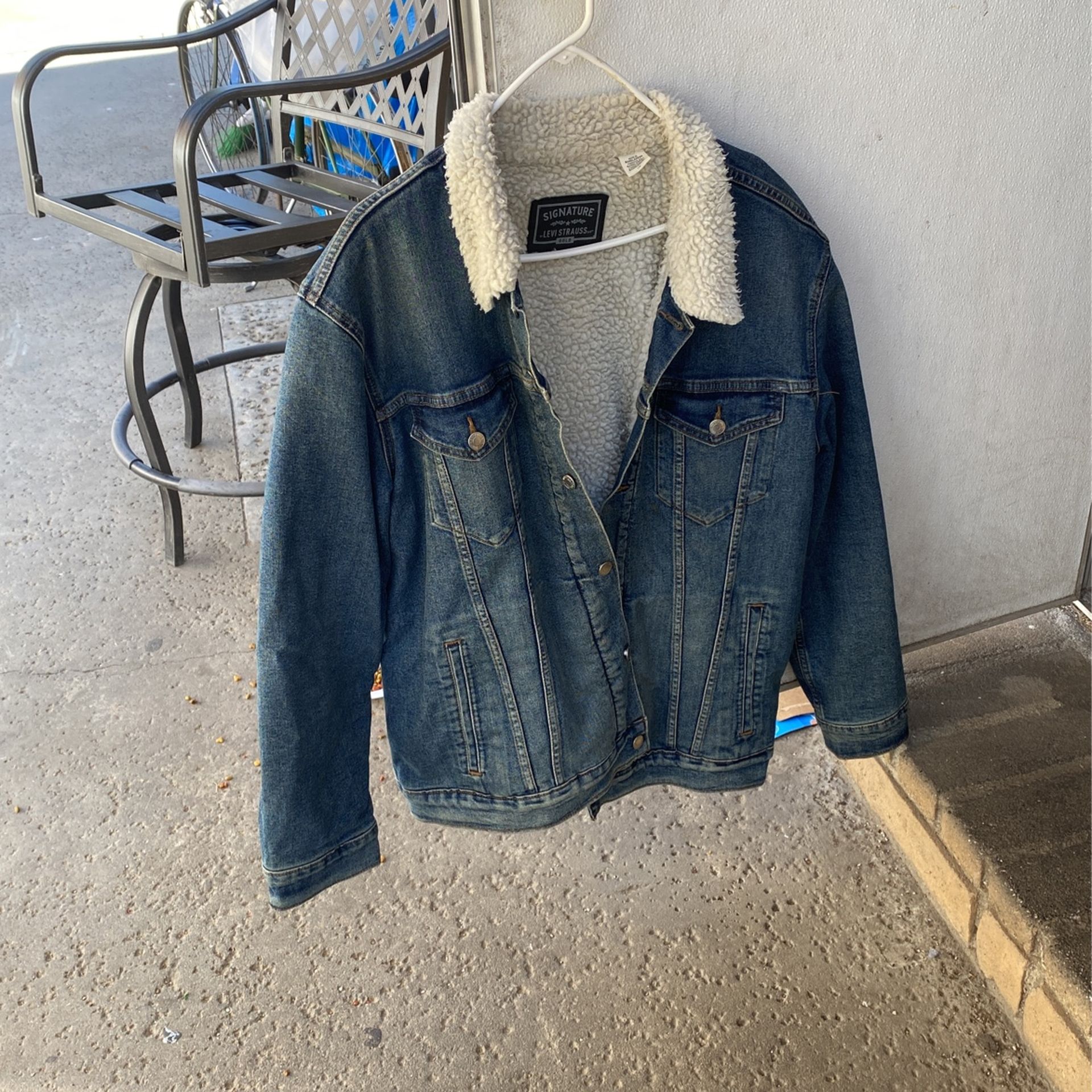 Levi’s Signature Sherpa Jacket