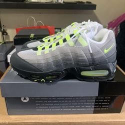 Air max 95 Neon OG SZ  12M