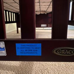 Graco Baby Crib with changing station and drawers