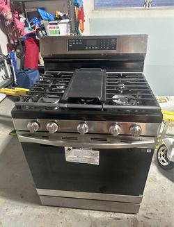 Gas Range 5-Burner, Smart, Convection Oven in Stainless Steel