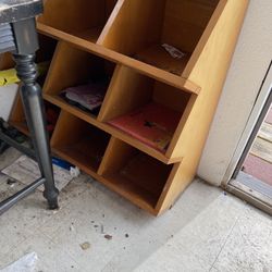 WOODEN BUILT IN CUBBIES SHELF!!!GREAT CONDITION !!!