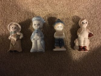 4 doll figurines