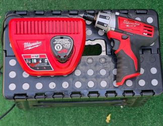 M12 12V Lithium-Ion Cordless 1/4 in. Hex Screwdriver  1.5Ah Batteries, Charger