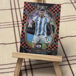 Select Red & Black Checker Board Prizm Rodrigo de Paul