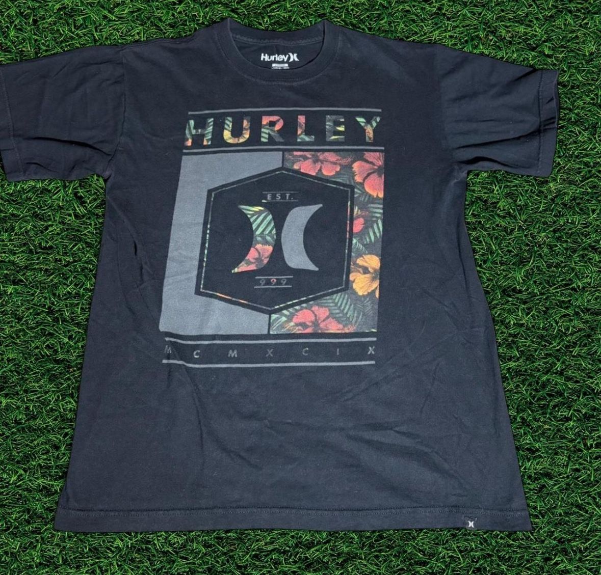 Hurley black t-shirt with a bold front graphic design #Hurley #GraphicTee