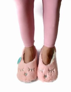 Women/ girls Super soft and cozy slippers size: 6-8 great for gifts 🎁