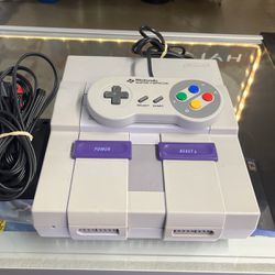 Súper Nintendo Used Good Condition Complete Just Some Minor Damage On The Ac Connection Pick Up In Panorama City 