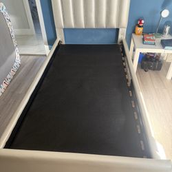 Bed Twins 2 Available Roomstogo