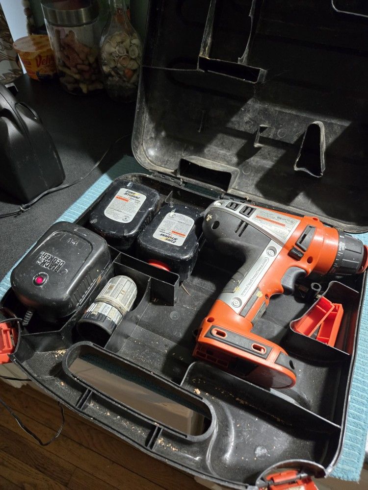 Black An Decker 12v Fire Storm