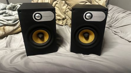 Bowers & Wilkins 686 Original Bookshelf Speakers