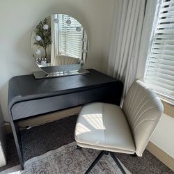 Desk+vanity mirror+chair