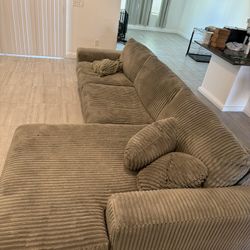 11 Ft. Sectional Couch With Chaise