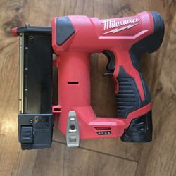 Milwaukee 23 Gauge Pin Nailer + Battery And Charger
