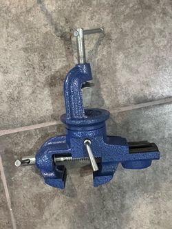 Clamp-on Portable Bench Vise
