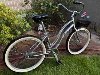 GIANT Simple Single Lightweight Beach Cruiser Bicycle with Aluminum Frame,  New Seat, and Full Tune-up, Medium-Size Frame  CLEAN! for Sale in Gilbert,  AZ - OfferUp