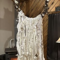 7’ Long Pure White Ragtied Wreath