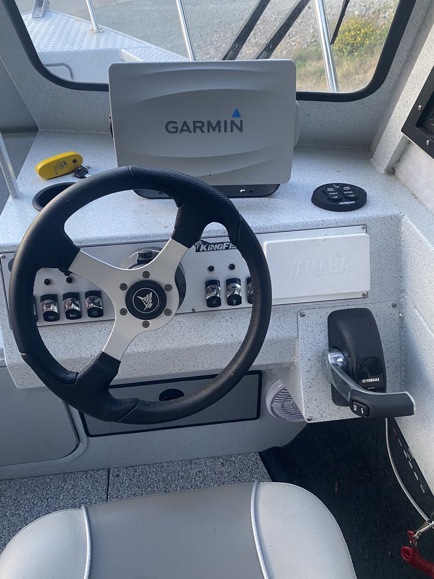 2016 Kingfisher 2425 Experience Boat 24’ for Sale in Sedrowoolley, WA