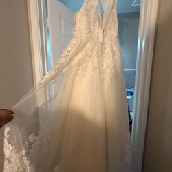 Elegant lace wedding dress with intricate detailing Color Champagne 