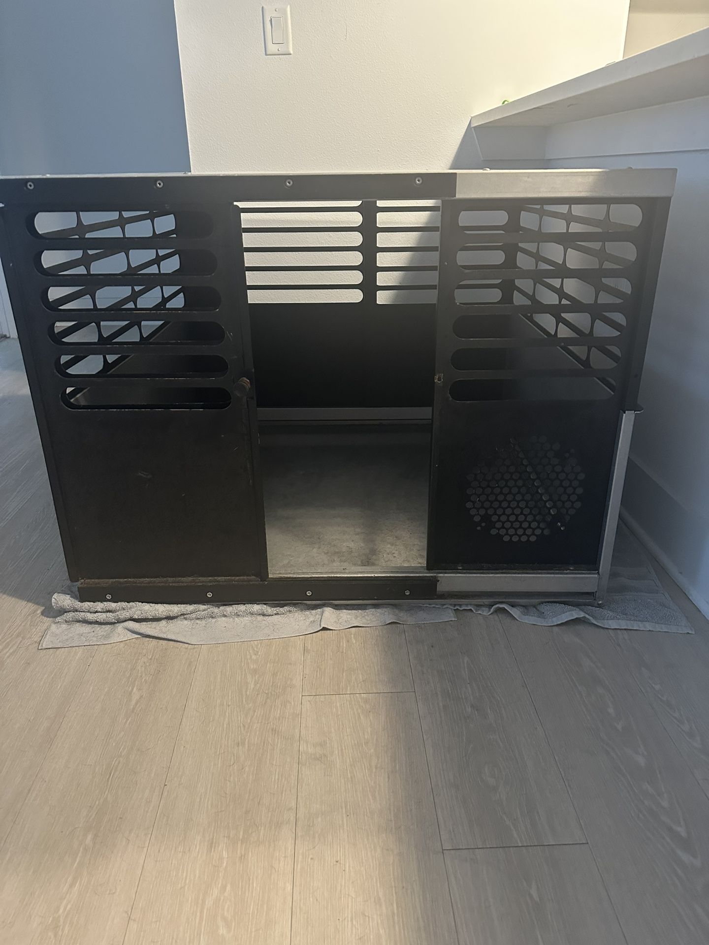 Steel Dog Kennel