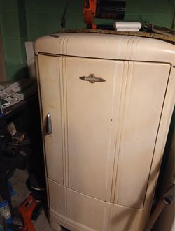 1930s Antique Fridge