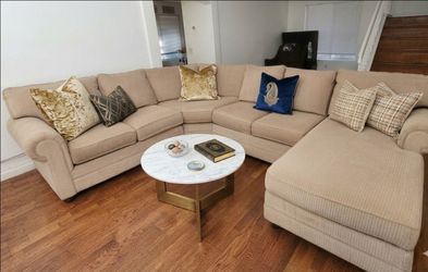Bassett High-end Corduroy Sectional