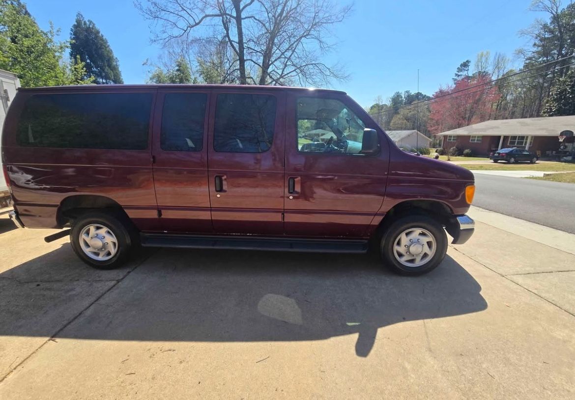 2006 Ford E-350