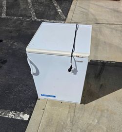 Free Medical Fridge/Freezer working but also great for metal scrap
