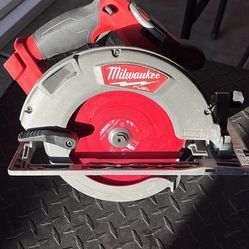 Milwaukee M18 Circular Saw