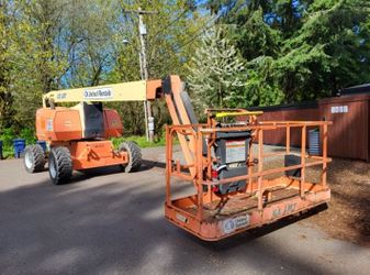 JLG 800AJ (80' boom lift)