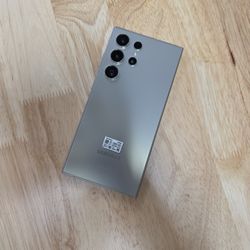 SAMSUNG GALAXY S24 ULTRA...256GB. UNLOCK ANY SIM 