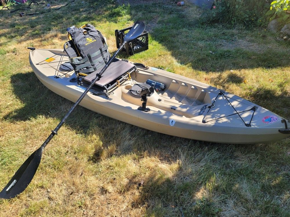 Lifetime Tamarack 100 Angler Fishing Kayak W/ Mods And Extras