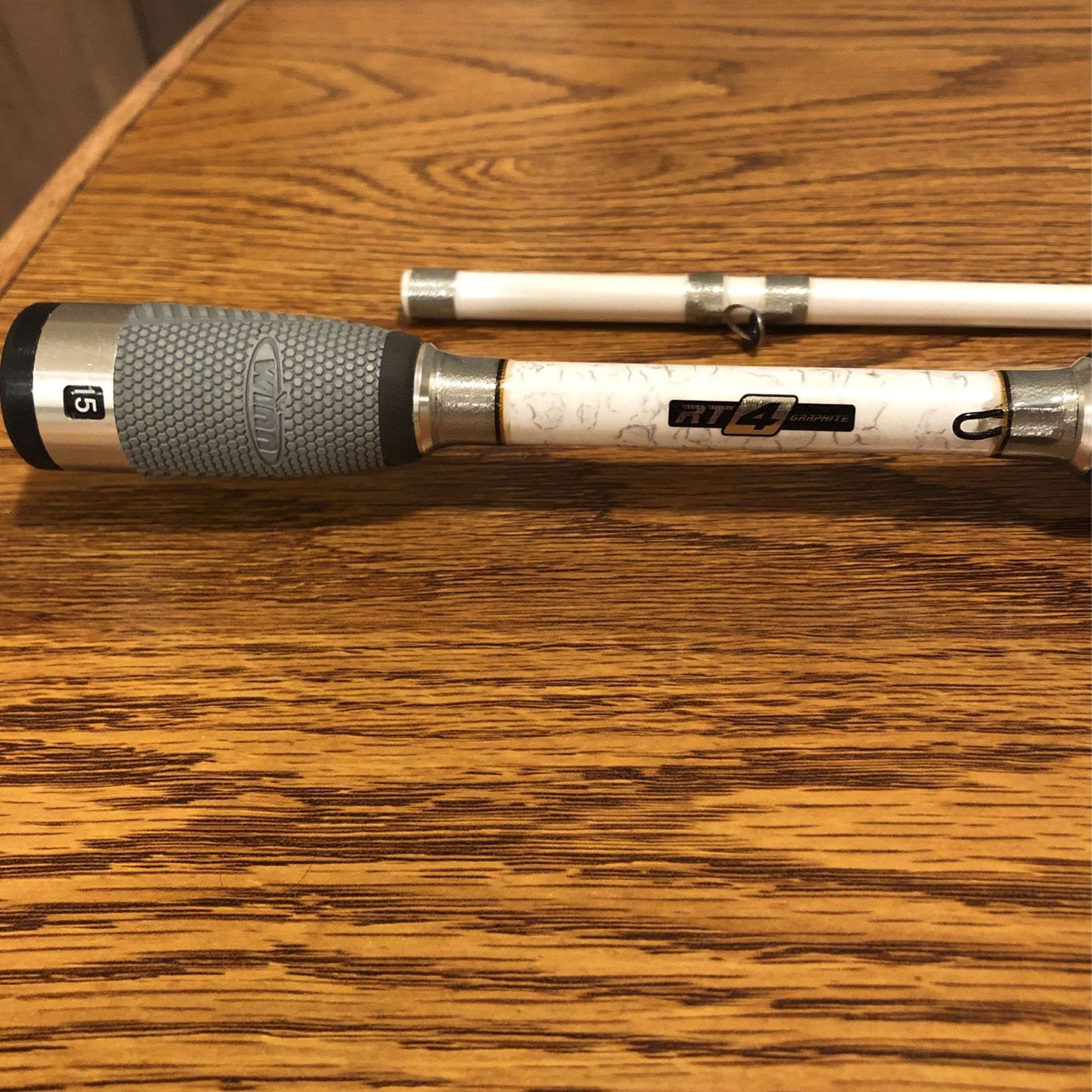 Johnny Morris Carbonlite 2.0 2Piece Baitcasting Rod for Sale in Bull