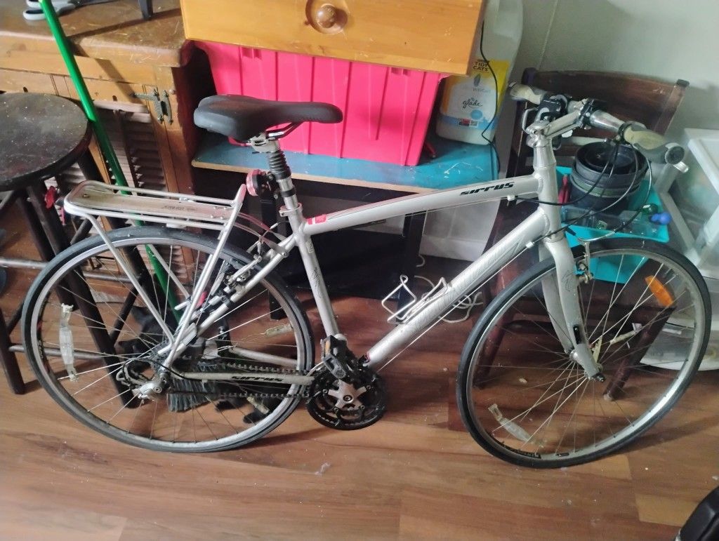 Specialized Sirrus Sport Hybrid Bike 54cm
Silver