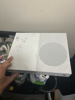 Xbox 1 s no cables or controller with premium edition gta