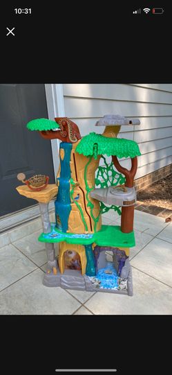 The Lion King Guard Lair 