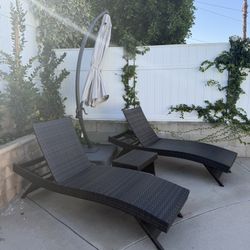 Lounge chairs and Small Table 