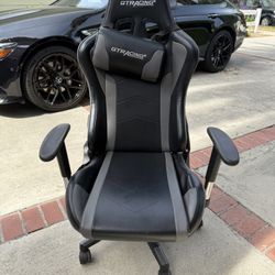 GTR RACING GAMING CHAIR  w/ Bluetooth speakers 