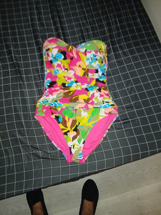 ANN NICOLE ONE PEICE SWIMSUIT NEW NEVER WORN NEVER EVEN TRIED ON!