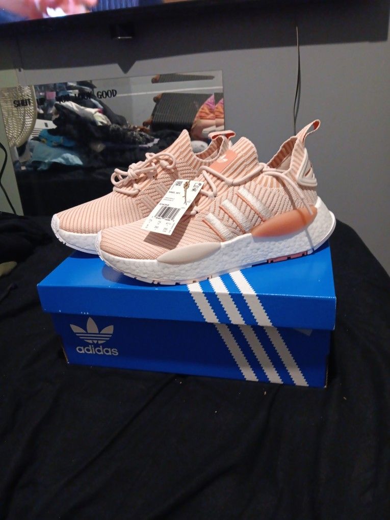 Adidas Womans Size 9